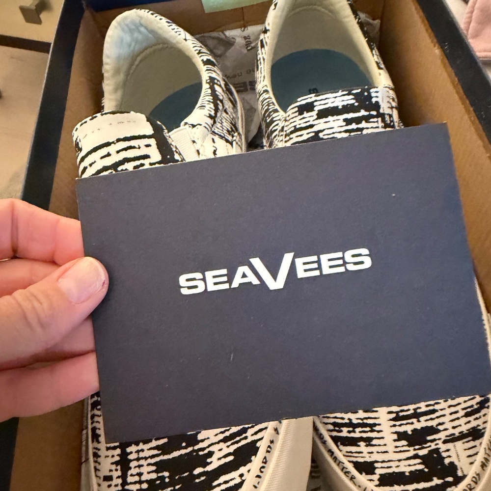 NEW IN BOX SeaVees Slip-ons - Picture 4 of 6